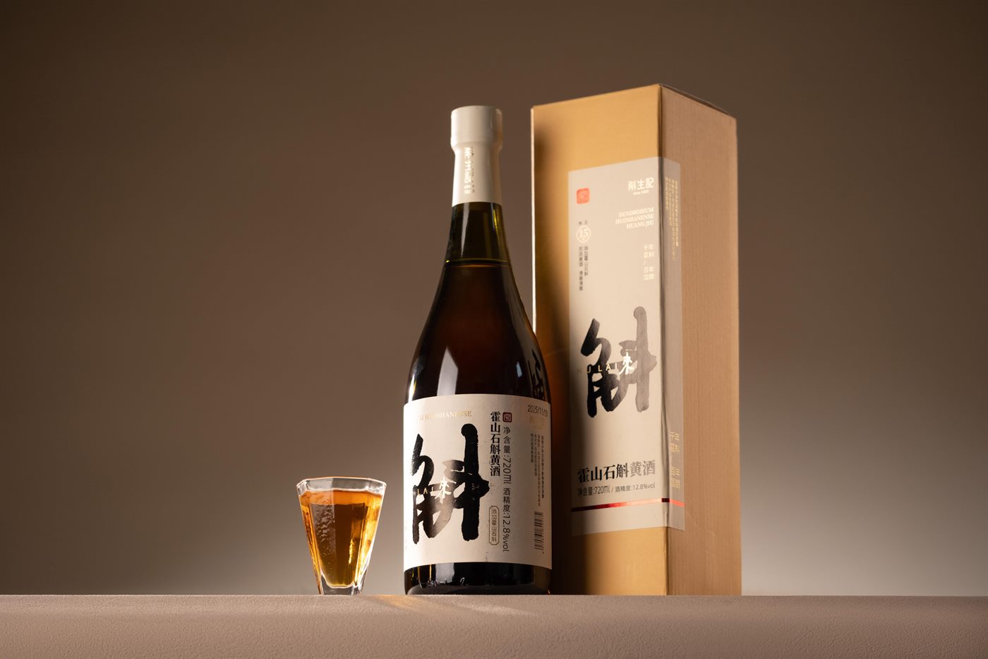 霍山石斛黄酒餐桌场景